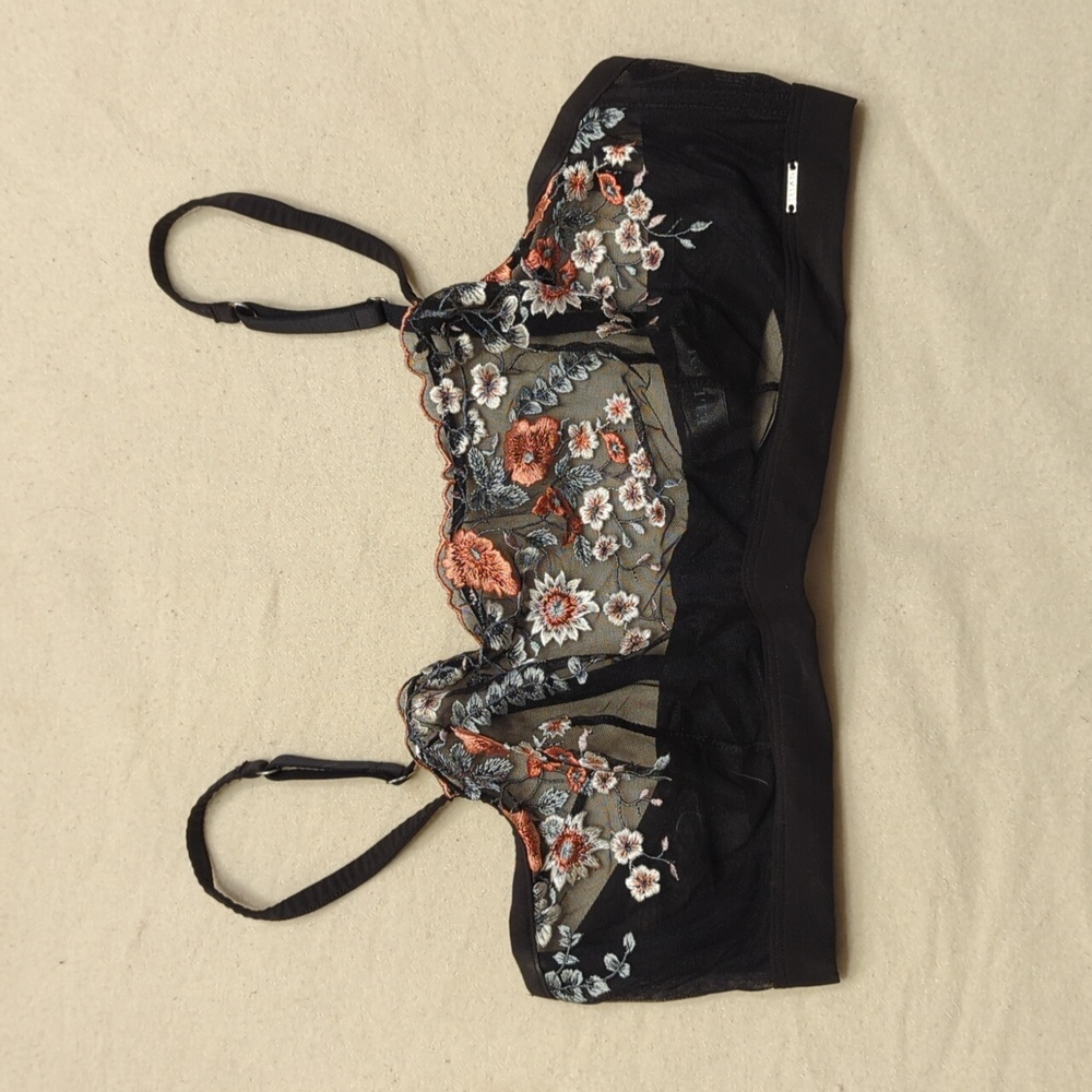 Gorgeous unique embroidered see through bra size 36 C like new